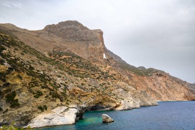 Amorgos 'un Agia Anna plajı, adanın en ünlü plajı. Cyclades, Yunanistan