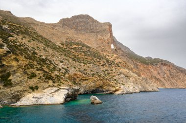 Amorgos 'un Agia Anna plajı, adanın en ünlü plajı. Cyclades, Yunanistan
