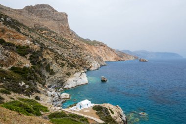 Amorgos 'un Agia Anna plajı, adanın en ünlü plajı. Cyclades, Yunanistan