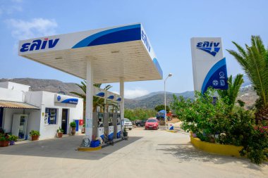 Amorgos, Yunanistan - 18 Mayıs 2024 - Yunanistan 'ın Amorgos adasındaki Elin benzin istasyonu. Cyclades, Yunanistan
