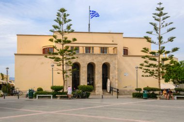 Kos, Yunanistan - 9 Mayıs 2023: Eski Kos Kasabası 'ndaki Eleftherias Center Square. Kos Adası, Dodecanese, Yunanistan