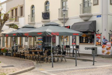 Kos, Yunanistan - 9 Mayıs 2023: Kos Eski Kasabası 'ndaki Restoran. Kos Adası, Dodecanese, Yunanistan