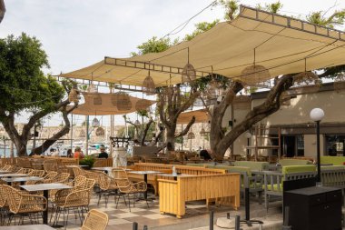 Kos, Yunanistan - 9 Mayıs 2023: Kos kasabasındaki sahil restoranı. Dodekanese, Yunanistan