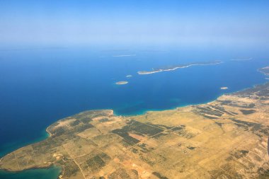 Hırvat adalarının havadan görünüşü. Adriyatik Denizi, Avrupa.