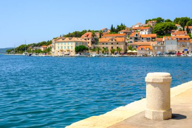 Milna kasabası Brac adasının batısında yer almaktadır. Hırvatistan