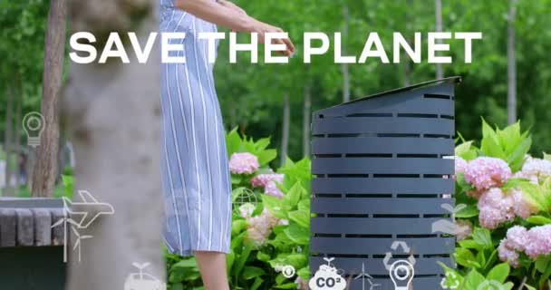 Kız Çöpü Çöpe Atıyor Temiz Gezegen Kavramı Co2 Azaltma Kavramı — Stok video