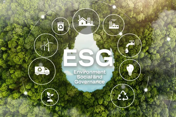 ESG konsepti. Yeşil orman ağaçlarının manzarası. ESG Çevre Yönetimi Sosyal Yatırım Yatırım Konsepti. ESG simgeleri. İş yatırım stratejisi kavramı