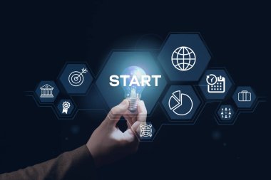 Yeni yıl 2024 ya da doğrudan konsepte başlayın. Meydan okuma ya da kariyer yolu kavramı ve değişim .2024 yıllık iş planı ve dijital iş konsepti. İş dönüşümü için teknoloji ve yenilik. Hedef başarısı 