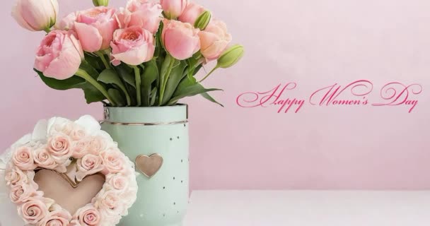 Bouquet Von Zarten Tulpen Einem Runden Geschenkkarton Mit Herzen Happy — Stockvideo