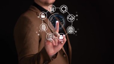 Sanal panoya dokunan genç adamın yapay zeka kavramı. Siber güvenlik kavramı. Makine öğrenme, büyük veri ağı ve yenilik.