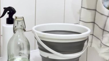  Tuvalet Temizleme Kurumu, Yüzü Olmayan Temizleme Konsepti.