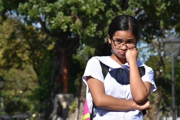 Diverse Muda Perempuan Dan Khawatir Dengan Kacamata — Stok Foto
