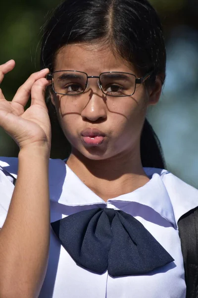 眼鏡をかけた10代の少女とうつ病 — ストック写真