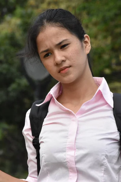 Una Seria Linda Filipina Persona — Foto de Stock