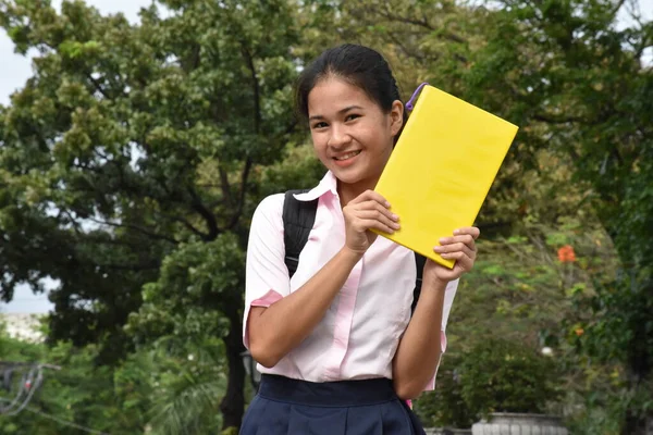 Feliz Joven Asiático Persona Con Cuadernos — Foto de Stock