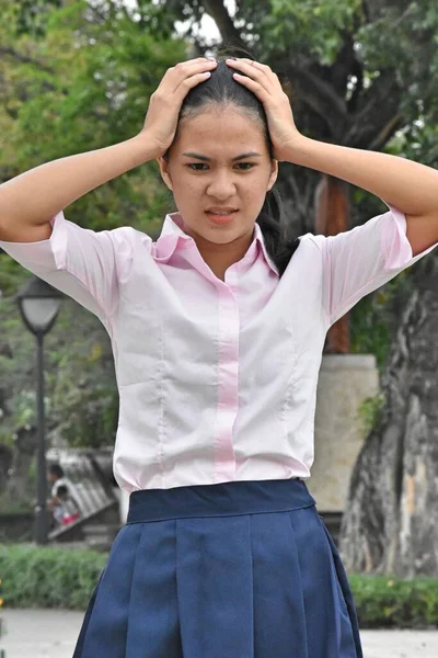 Stres Mladistvý Dospívající Žena Nosící Růžové Tričko Veřejném Parku — Stock fotografie