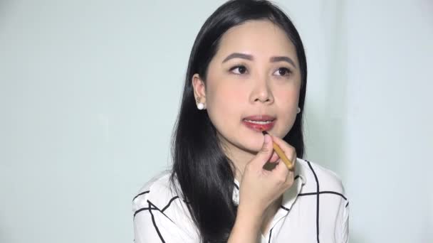 립스틱을 분리하는 아시아 — 비디오