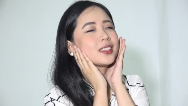 Adulto Asiatico Donna Toccare Faccia Bello Pelle Isolato — Video Stock