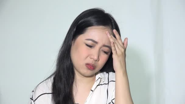 Stressed Dospělý Asijské Žena Izolovaný — Stock video