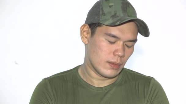 Sorgsen Sörjande Soldat Isolerad — Stockvideo