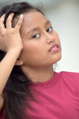 Genç Azınlık Kadın Portresi