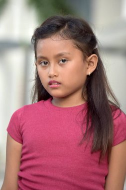 Duygusuz bir genç bayan ergen.