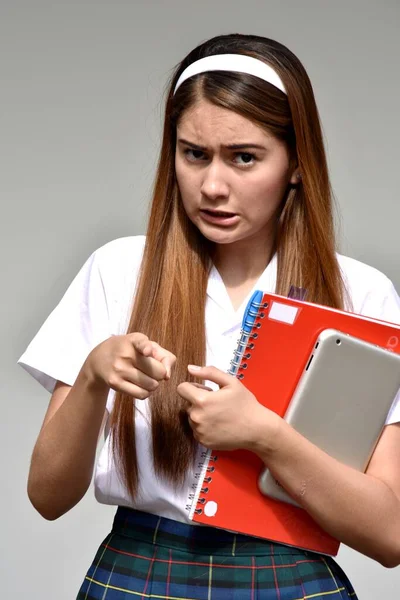 Wütende Katholische Kolumbianische Studentin Mit Büchern — Stockfoto