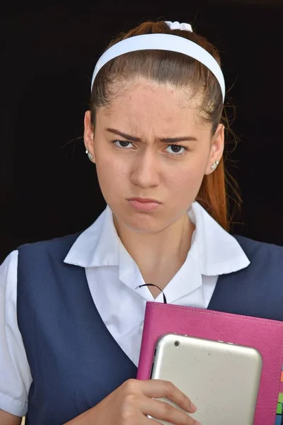 制服を着た怒っている女子学生 — ストック写真