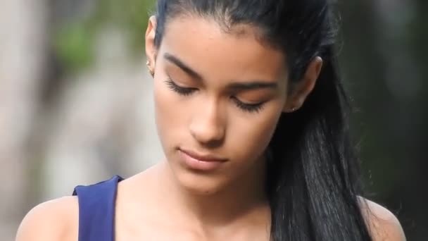 Депресивний Самотній Підліток Дівчина — стокове відео