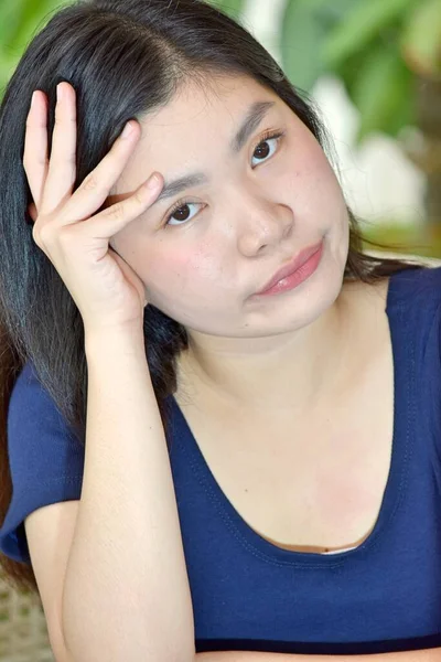 Una Joven Filipina Mujer Preocupación —  Fotos de Stock