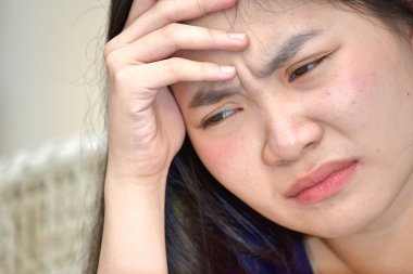 Endişeli Bir Genç Azınlık Kişisi