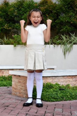 Sevimli Asyalı Çocuk Kazanan Etek Giyen Ayakta Duran