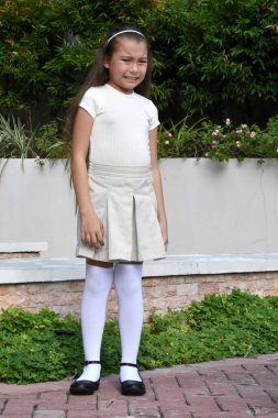 Güzel Filipinli Çocuk Park 'ta Duran Etek Giymekten Korkuyor