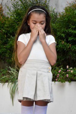 Ağlayan Çeşitli Kadın Çocuk Etek Giyen Çocuk