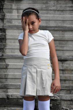 Duvarın Yakınındaki Asyalı Kadın ve Depresyon