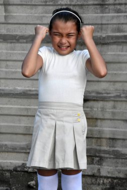 Duvarın Yakınındaki Güzel Azınlık Kadın ve Öfke