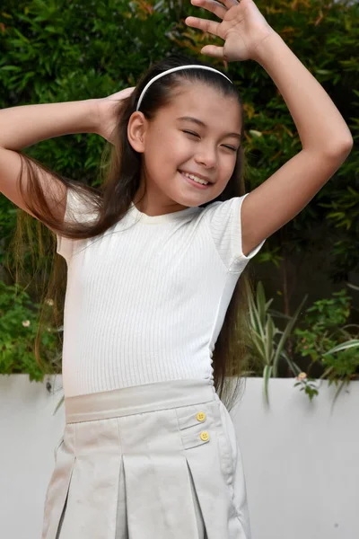 Танцююча Досить Філіппінка Дівчина Постійно — стокове фото