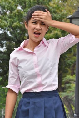 Park 'taki Kadın Genç ve Stres