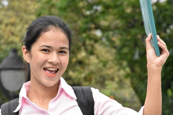 Ein Philippinischer Student Lächelt — Stockfoto