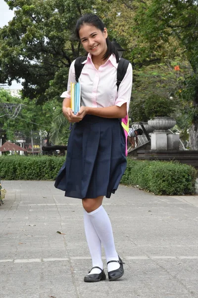 Κορίτσι Φοιτήτρια Και Την Ευτυχία Φορώντας Στολή Βιβλία Στέκεται — Φωτογραφία Αρχείου