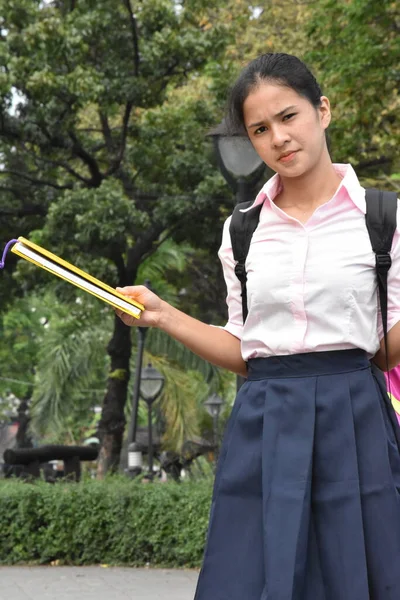 Egy Határozatlan Diák Tizenéves Iskolás Lány — Stock Fotó