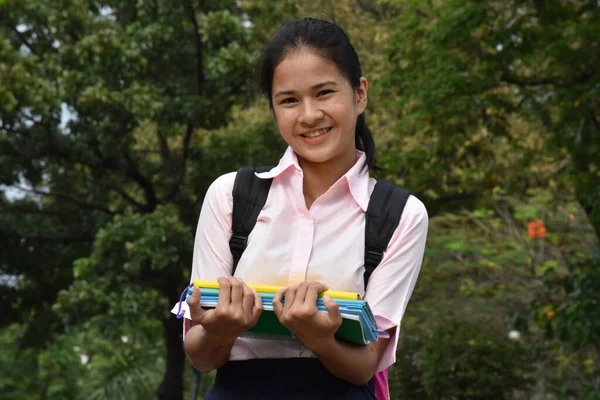 Uma Bela Estudante Asiática Feliz — Fotografia de Stock