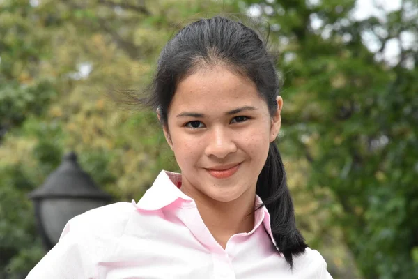 Feliz Jovem Filipina Estudante Adolescente Escola Menina Close — Fotografia de Stock