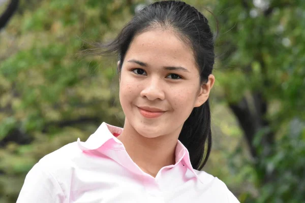 Uma Estudante Filipina Sem Emoção Closeup — Fotografia de Stock