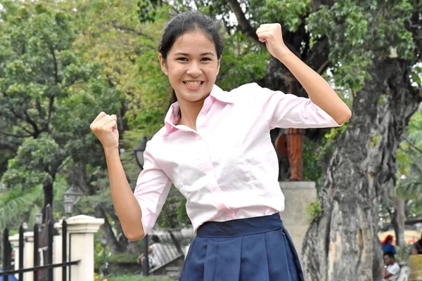 Adolescente Usando Camisa Rosa Parque — Foto de Stock