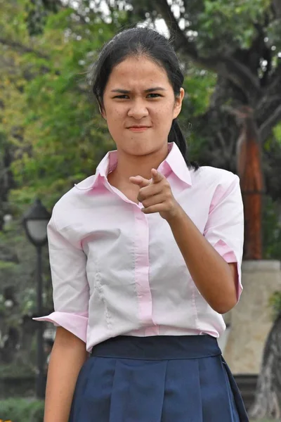 Süß Filipina Female Und Anger Outdoors — Stockfoto