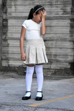 Duvarın Yakınındaki Çeşitli Ergenlik ve Endişeler