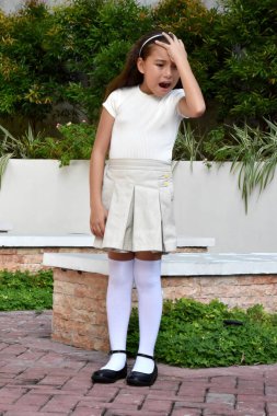 Stresli Genç Filippina Kişi Etek Giyiyor