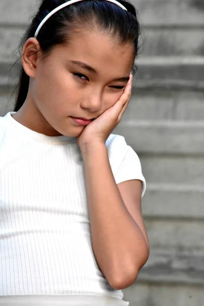 Ásia Menina Depressão Vestindo Cabelo Banda Perto Parede — Fotografia de Stock
