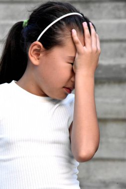 Başarısız Güzel Filipinli Kadın Saç bandı Duvar Yanı Başında